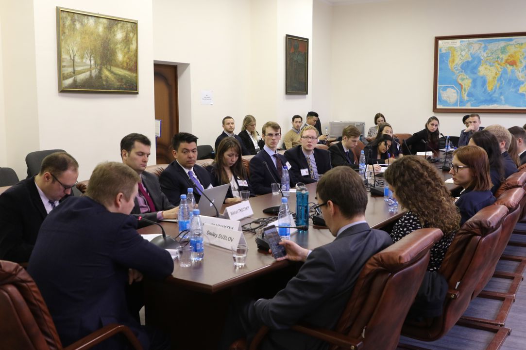 Иллюстрация к новости: Экспертная дискуссия о российско-американских отношениях с делегацией Стэнфордского российско-американского форума (Stanford US - Russia Forum, SURF)