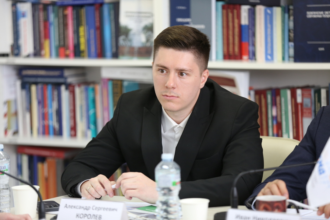 Заместитель директора ЦКЕМИ А.С. Королев презентовал свою новую работую тетрадь &quot;ЕАЭС-АСЕАН: модель секторального стратегического партнерства&quot;