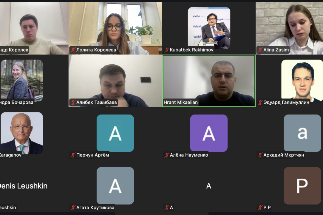 На Факультете мировой экономики и мировой политики НИУ ВШЭ состоялся экспертный онлайн-семинар «Мировое большинство: взгляд на концепцию из стран-членов ЕАЭС». Иллюстрация к новости: На Факультете мировой экономики и мировой политики НИУ ВШЭ состоялся экспертный онлайн-семинар «Мировое большинство: взгляд на концепцию из стран-членов ЕАЭС».